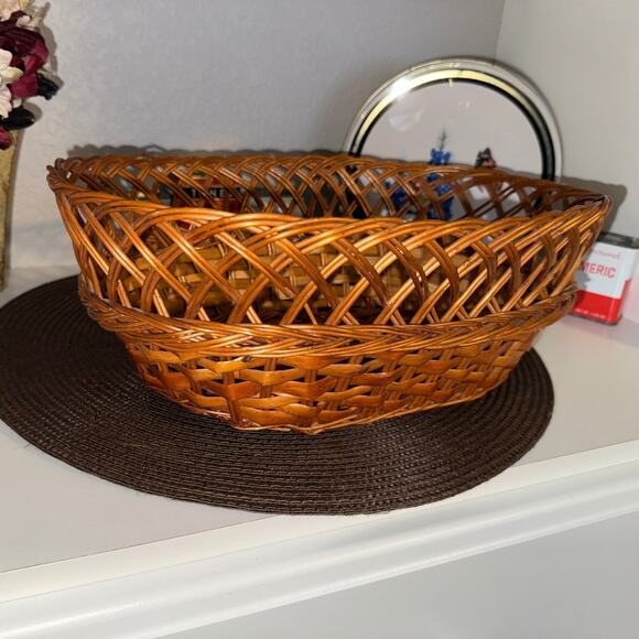 Vintage Handwoven Oval Wicker Basket – Rustic Farmhouse Bread Fruit Bowl Decor - Picture 2 of 9